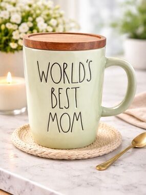 Rae Dunn WORLD’S BEST MOM Mug 💚 Green w/ Wood Lid NEW